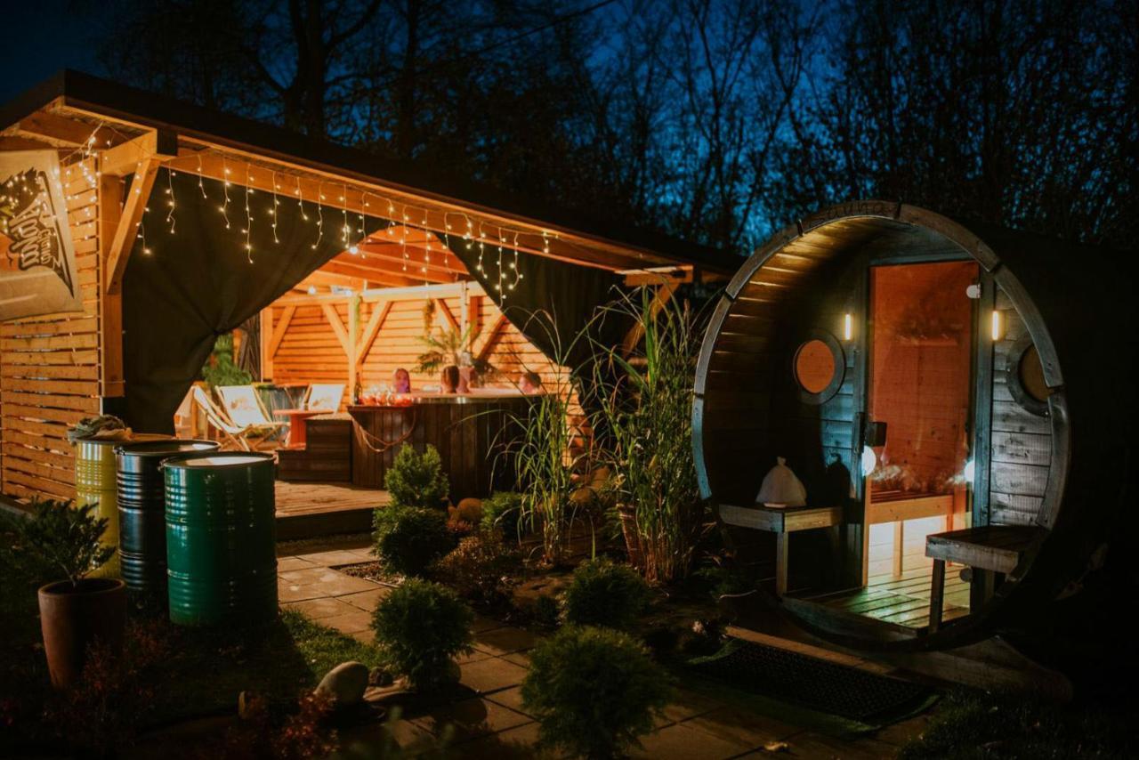 Aloha Glamp - Okragle Domki Przy Rzece - Balia I Sauna - Energylandia Zagornik Ngoại thất bức ảnh