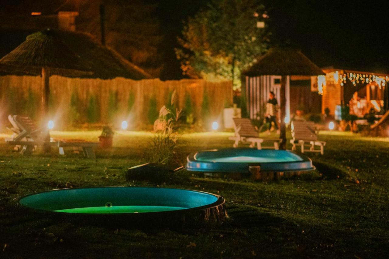 Aloha Glamp - Okragle Domki Przy Rzece - Balia I Sauna - Energylandia Zagornik Ngoại thất bức ảnh
