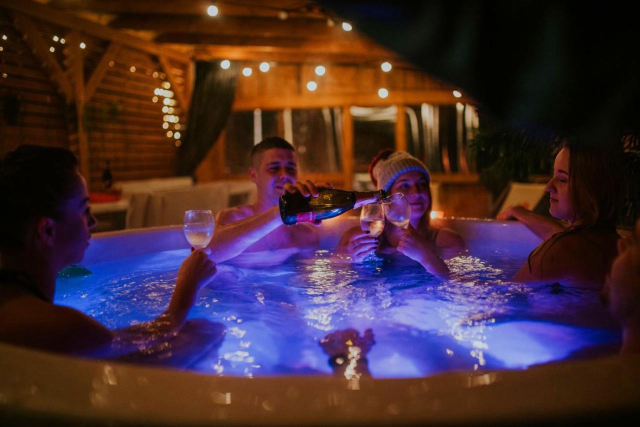 Aloha Glamp - Okragle Domki Przy Rzece - Balia I Sauna - Energylandia Zagornik Ngoại thất bức ảnh