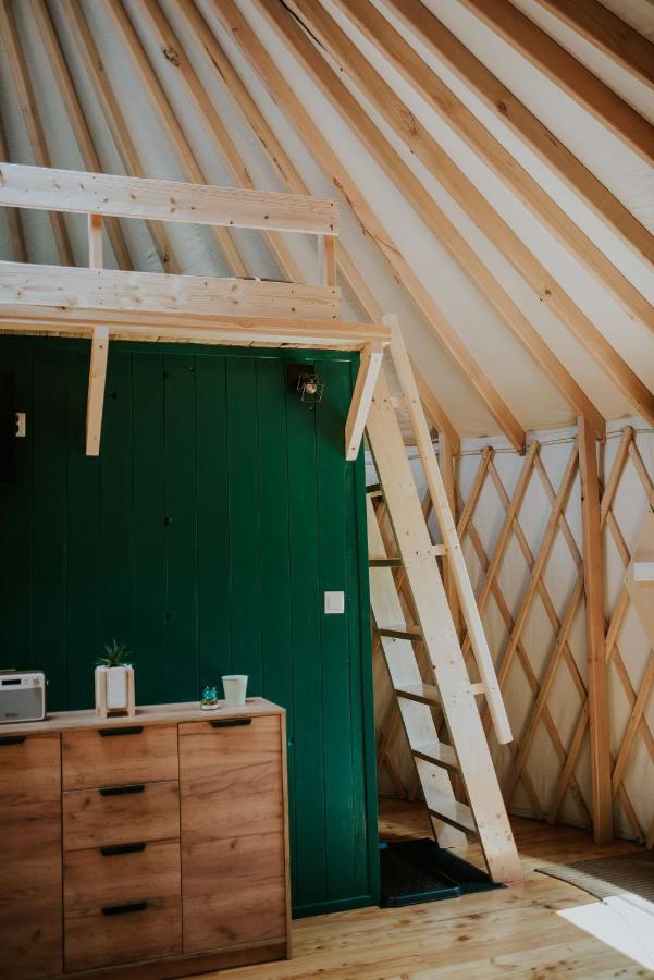 Aloha Glamp - Okragle Domki Przy Rzece - Balia I Sauna - Energylandia Zagornik Ngoại thất bức ảnh