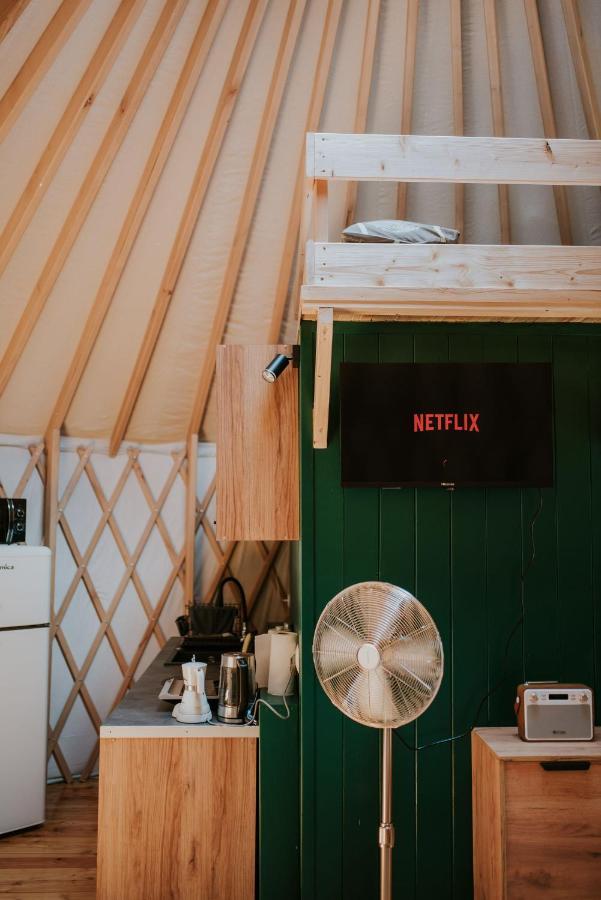 Aloha Glamp - Okragle Domki Przy Rzece - Balia I Sauna - Energylandia Zagornik Ngoại thất bức ảnh