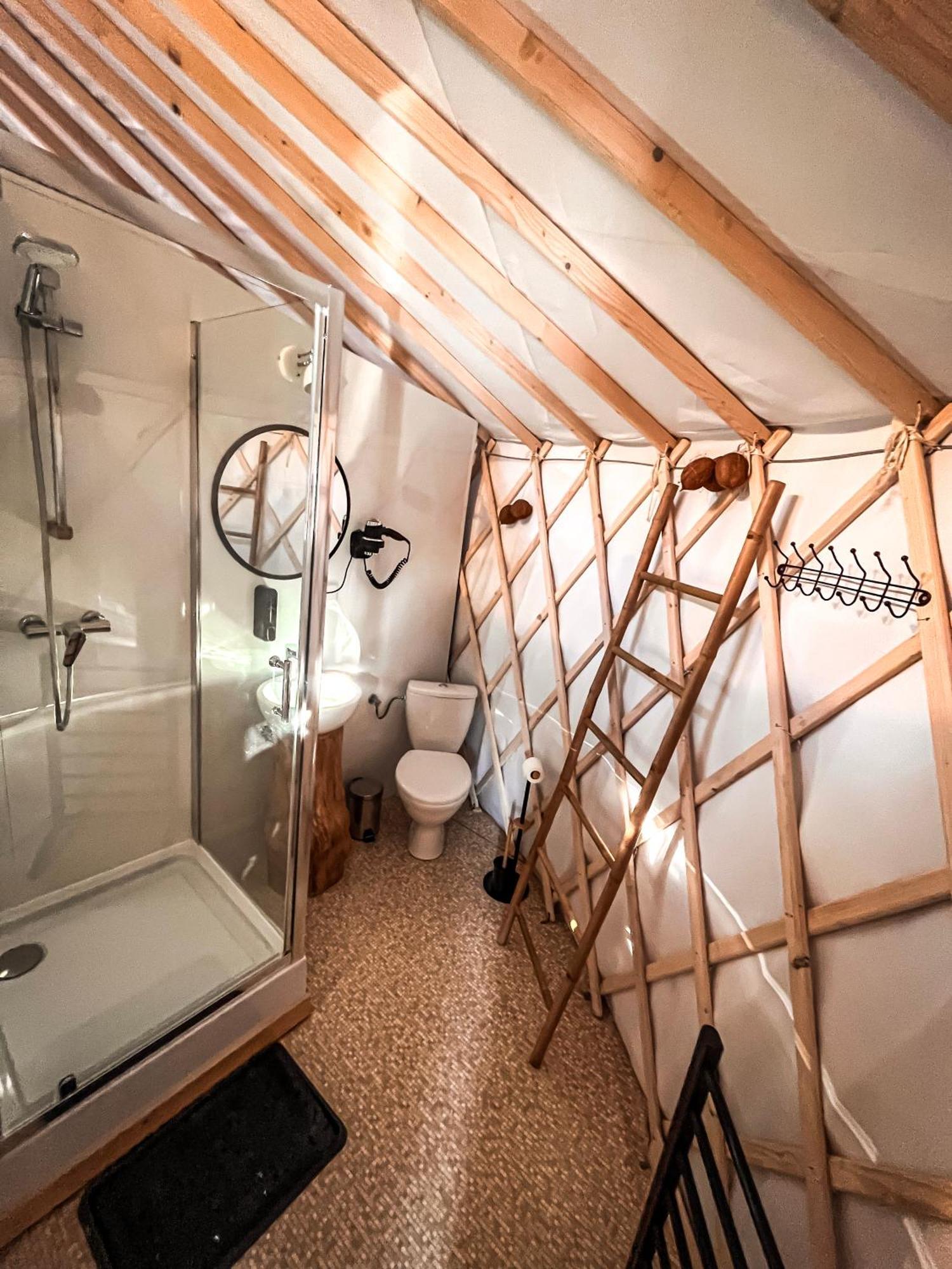 Aloha Glamp - Okragle Domki Przy Rzece - Balia I Sauna - Energylandia Zagornik Ngoại thất bức ảnh