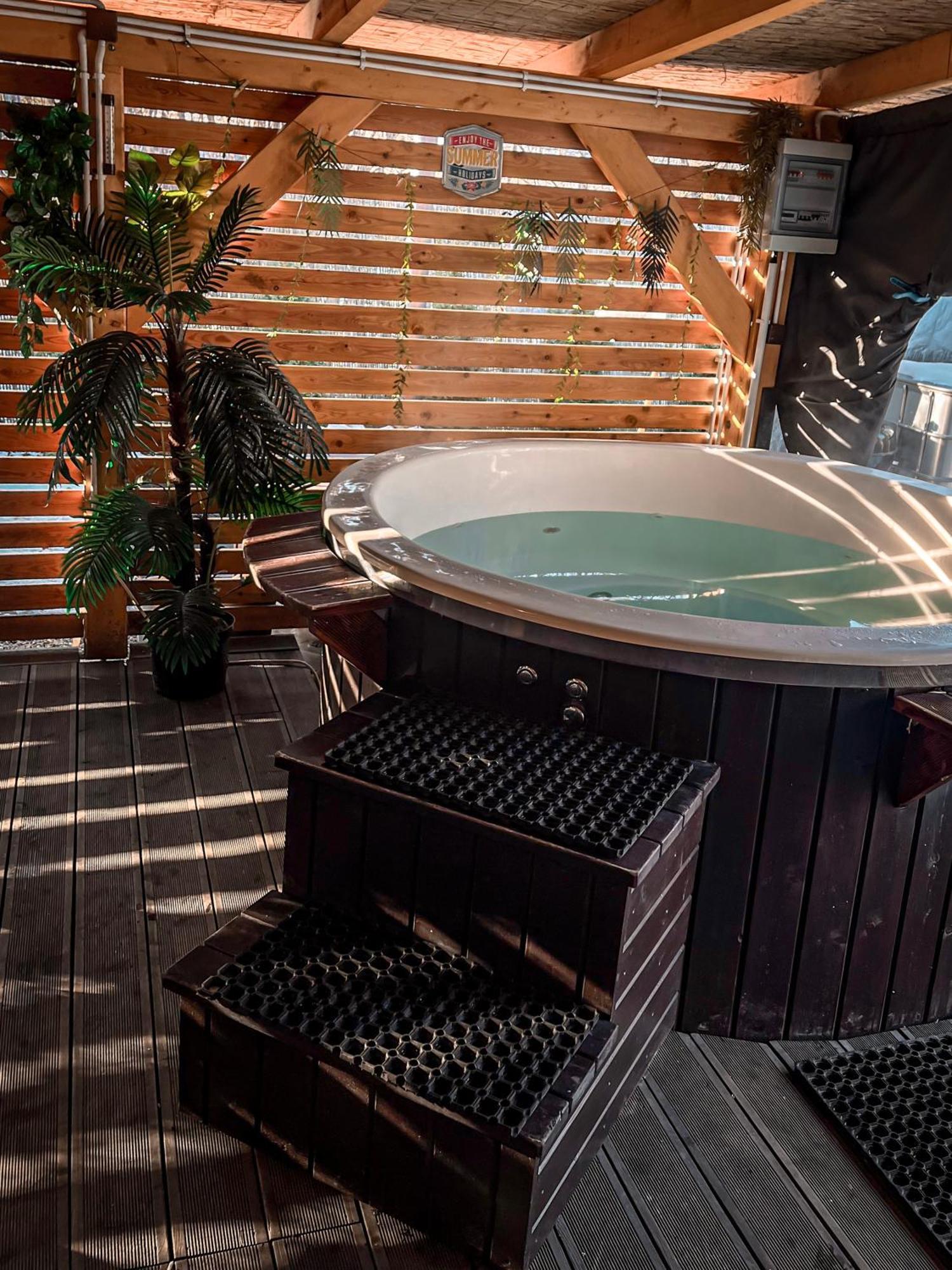 Aloha Glamp - Okragle Domki Przy Rzece - Balia I Sauna - Energylandia Zagornik Ngoại thất bức ảnh